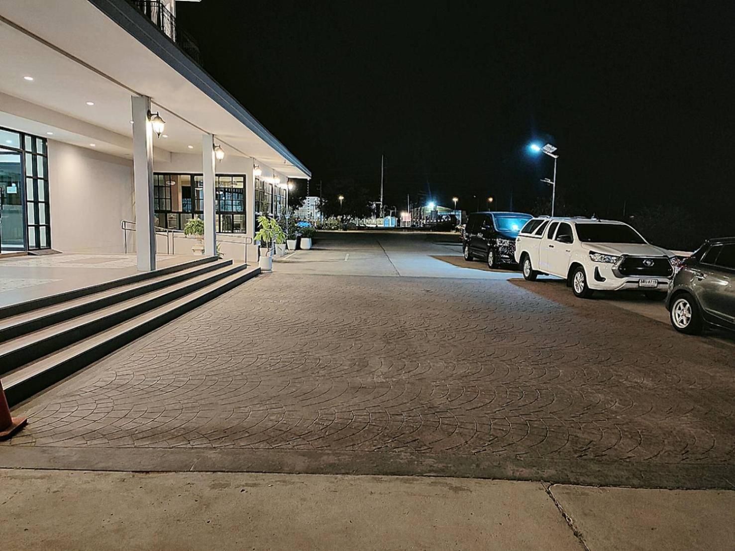 โคโค่ โฮเทล Koco Hotel 呵叻 外观 照片