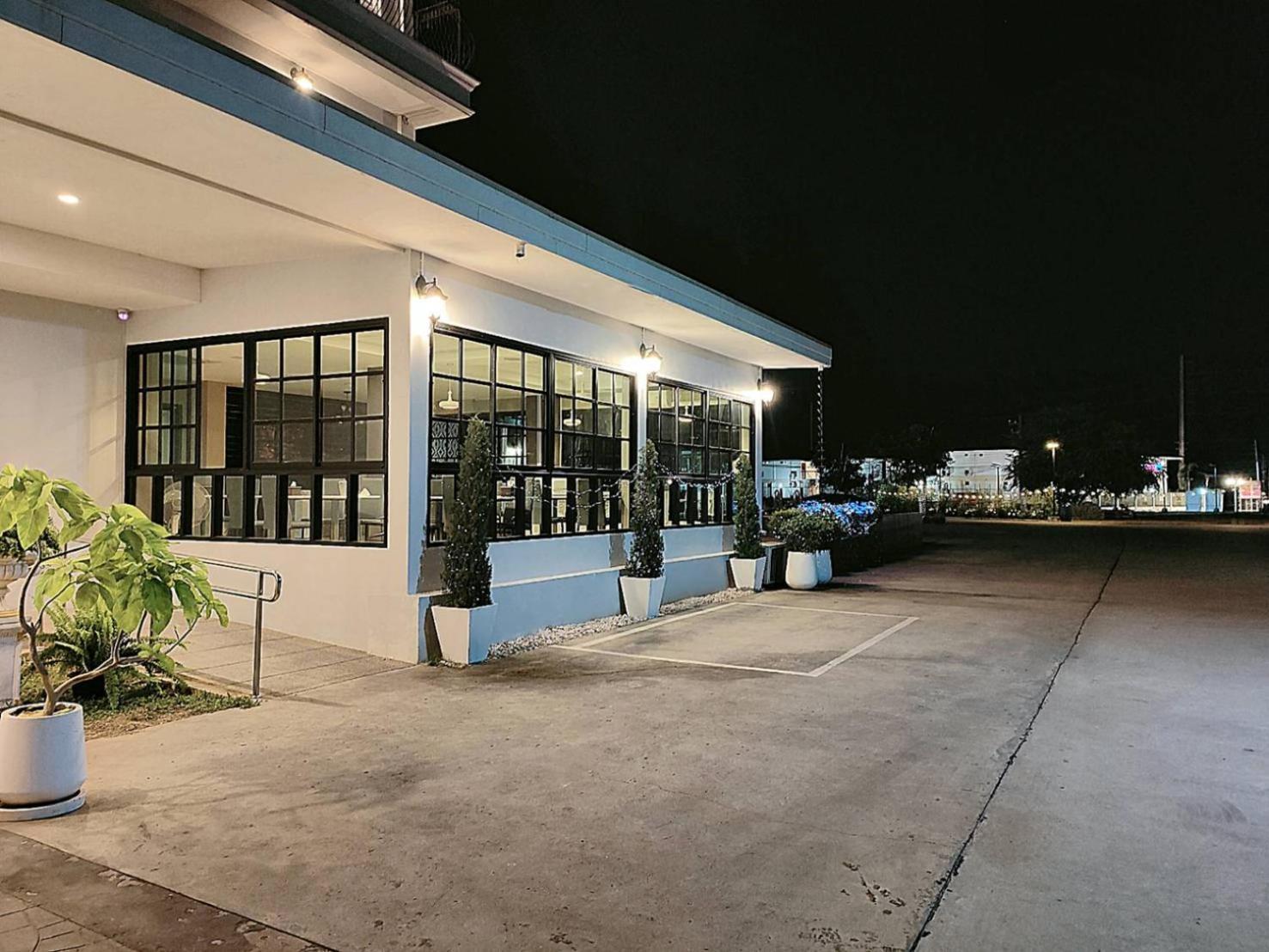 โคโค่ โฮเทล Koco Hotel 呵叻 外观 照片